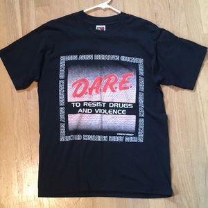 Vintage DARE to resist drugs and violence shirt